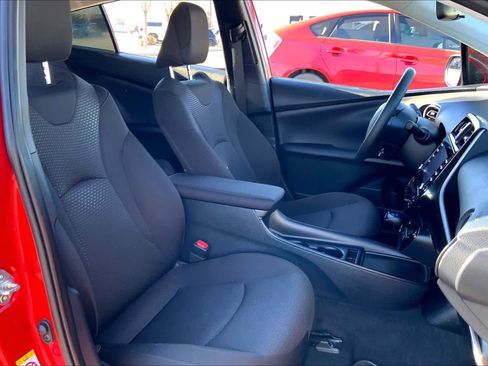 Certified 2022 Toyota Prius LE image 7