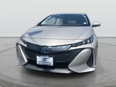 Used 2022 Toyota Prius Prime LE FWD image 1