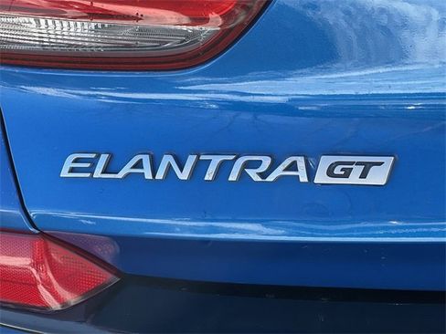 Used 2018 Hyundai Elantra GT image 11