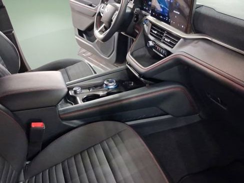 Used 2025 Ford Explorer ST-Line image 14