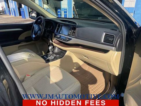 Used 2017 Toyota Highlander Plus AWD/4WD image 6