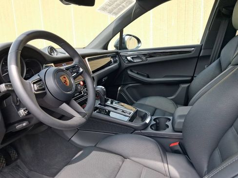 Certified 2026 Porsche Macan AWD/4WD image 4