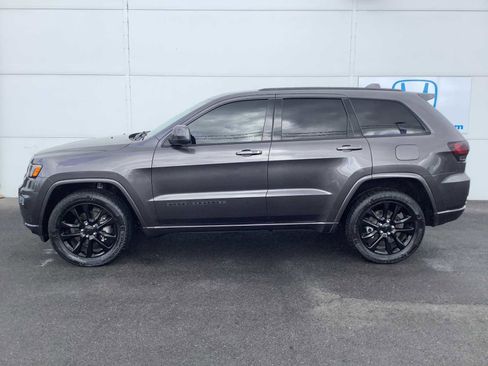 Used 2020 Jeep Grand Cherokee Altitude image 3