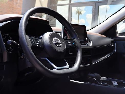 Used 2023 Nissan Rogue SV FWD image 39