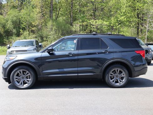 Used 2023 Ford Explorer XLT w/ Equipment Group 202A AWD/4WD image 3