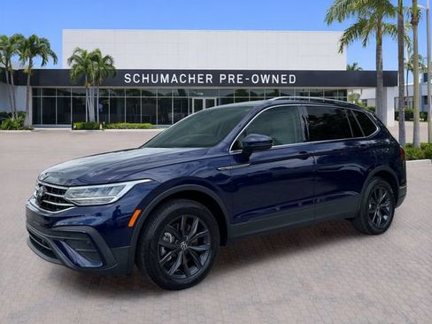 Certified 2024 Volkswagen Tiguan SE FWD image 3