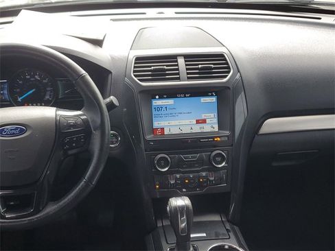 Used 2018 Ford Explorer XLT w/ Equipment Group 202A image 12