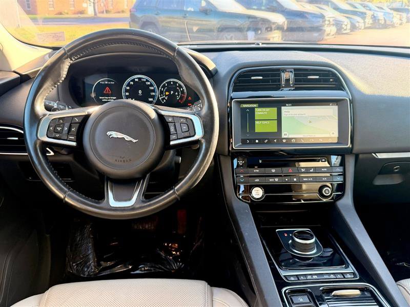 Used 2018 Jaguar F-PACE Prestige AWD/4WD image 30