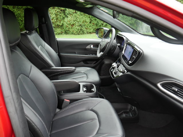 Used 2025 Chrysler Pacifica Select FWD image 26
