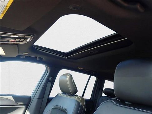 New 2025 Jeep Grand Cherokee Altitude image 14