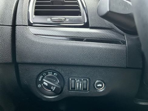 Used 2016 Chrysler 300 S image 21