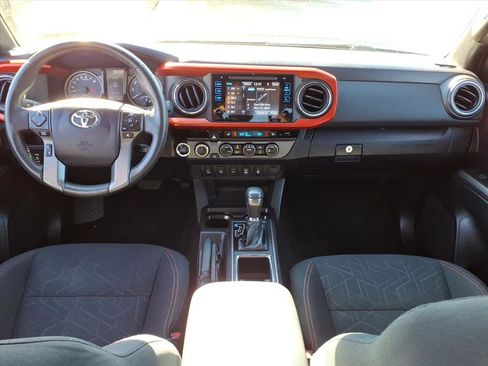 Used 2016 Toyota Tacoma SR image 8