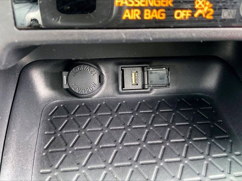 Used 2020 Toyota RAV4 XLE Premium image 18