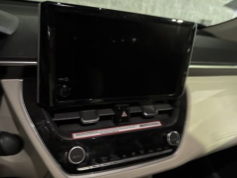 Used 2024 Toyota Corolla Cross XLE image 18