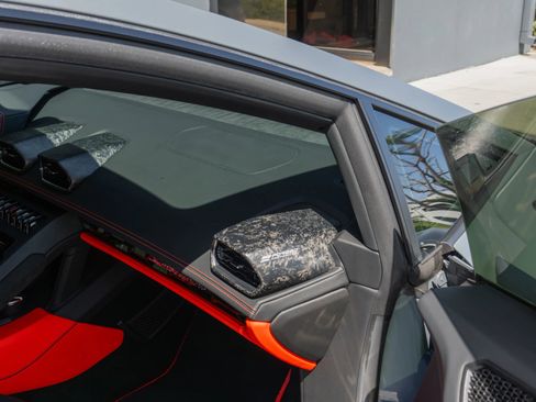 Used 2022 Lamborghini Huracan EVO RWD image 52