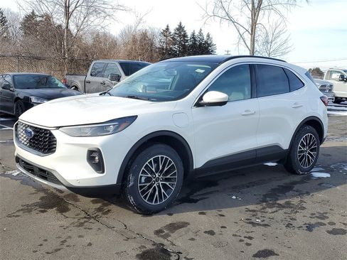 New 2026 Ford Escape SE w/ PHEV Premium Package image 3