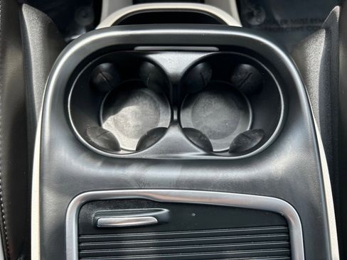 Used 2020 Chrysler Pacifica Limited image 36