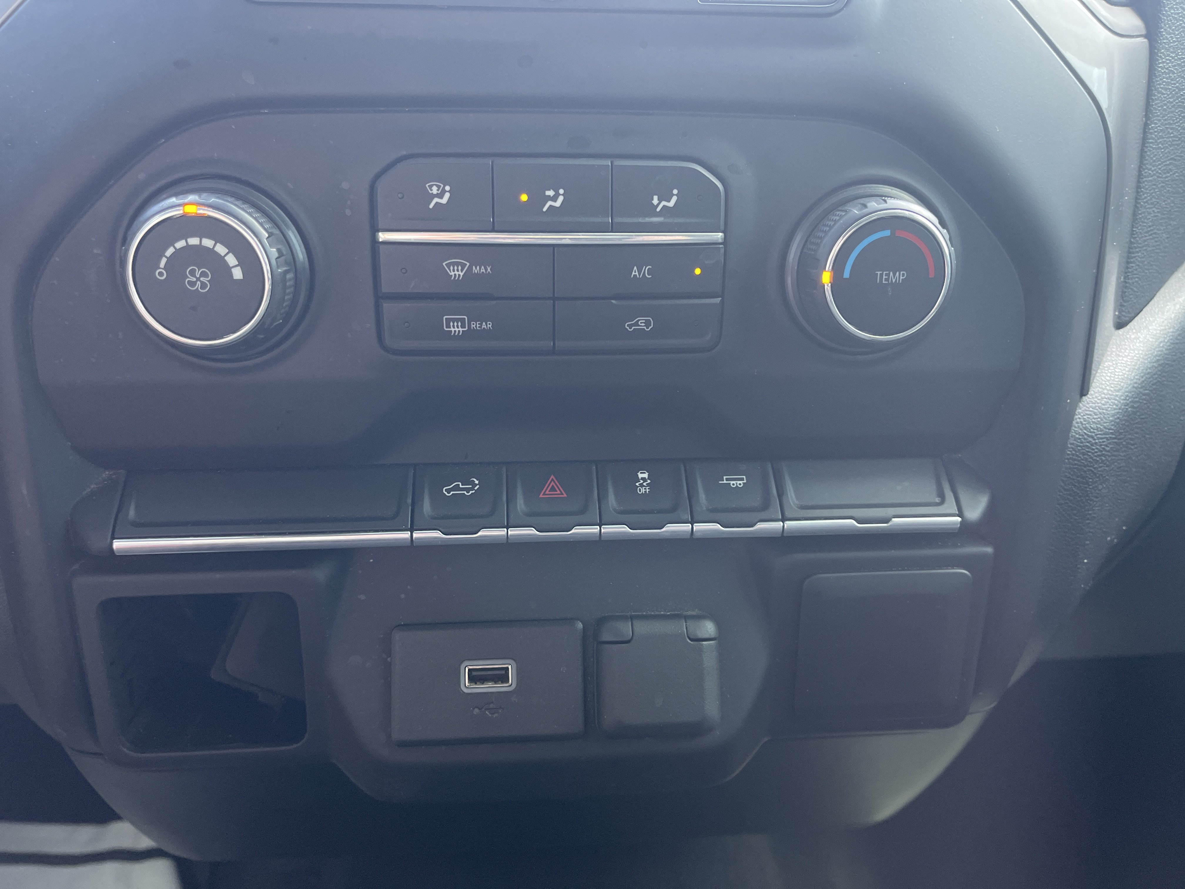 Used 2019 Chevrolet Silverado 1500 Custom w/ Custom Value Package RWD image 29
