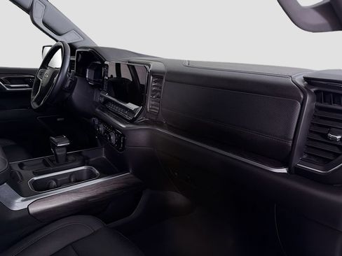 Used 2025 Chevrolet Silverado 1500 LTZ AWD/4WD image 32