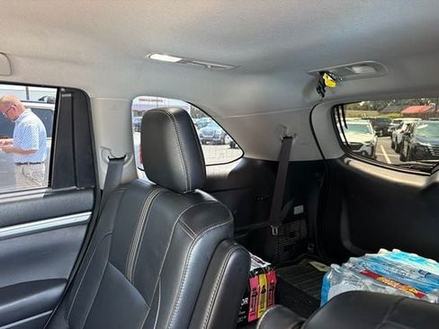 Used 2018 Toyota Highlander SE AWD/4WD image 15