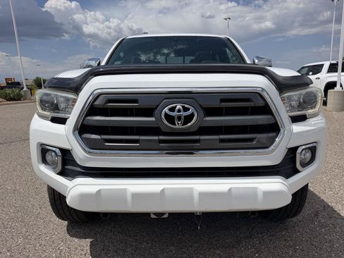 Used 2016 Toyota Tacoma Limited w/ Towing Package AWD/4WD image 9