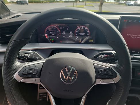 Used 2025 Volkswagen Tiguan SE R-Line FWD image 29