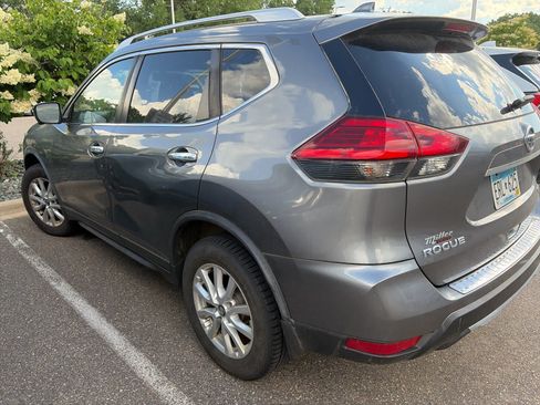 Used 2017 Nissan Rogue SV w/ SV Premium Package AWD/4WD image 3