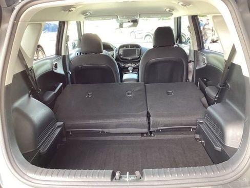 Used 2025 Kia Soul LX w/ LX Technology Package FWD image 12