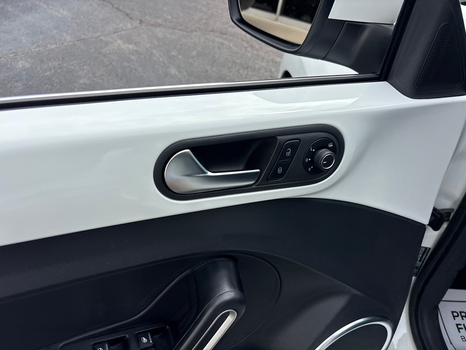 Used 2018 Volkswagen Beetle 2.0T S FWD image 12
