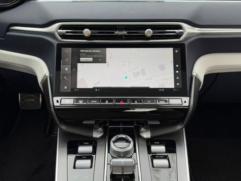 New 2025 Aston Martin Vanquish V12 image 14