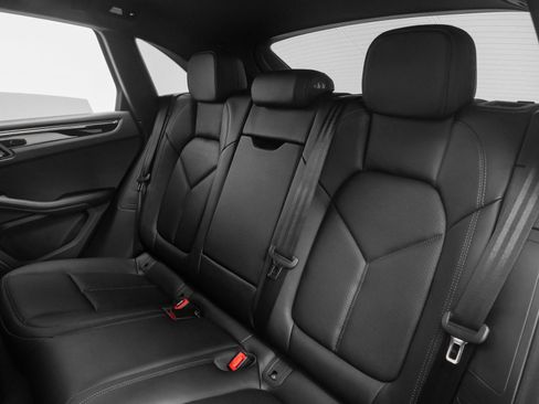 Certified 2025 Porsche Macan image 32