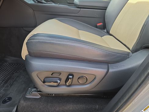 Used 2024 Lexus GX 550 image 17