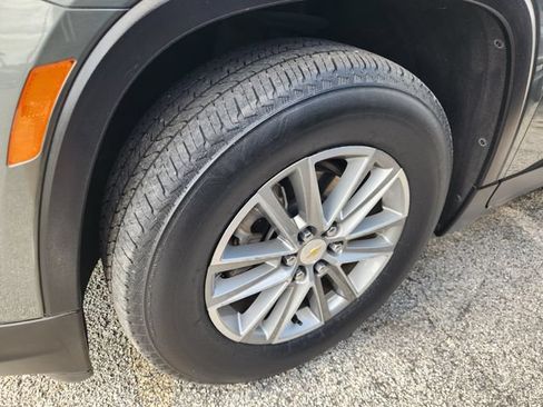Used 2023 Chevrolet Traverse LT FWD image 10