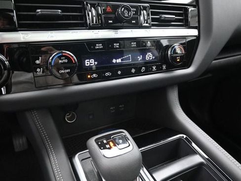 New 2026 Nissan Pathfinder Platinum image 18