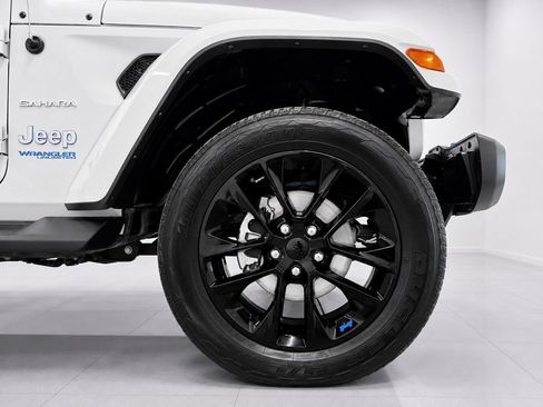 Used 2022 Jeep Wrangler Unlimited Sahara w/ Cold Weather Group AWD/4WD image 8