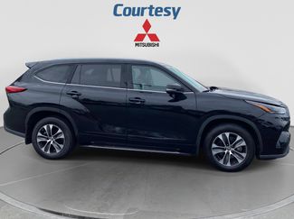 Used 2022 Toyota Highlander XLE AWD/4WD video 2