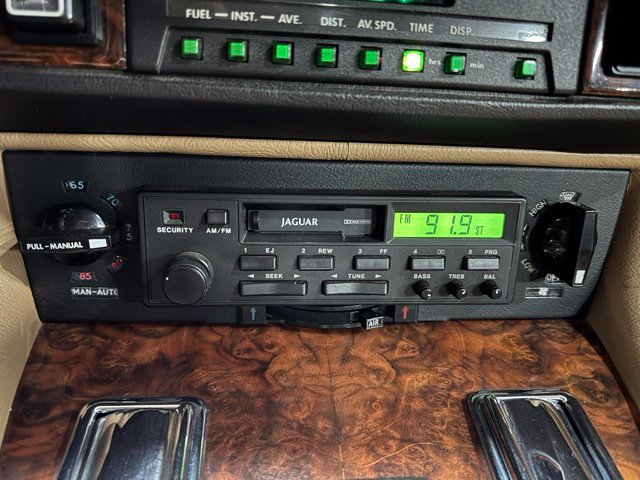 Used 1990 Jaguar XJS V12 Convertible RWD image 20