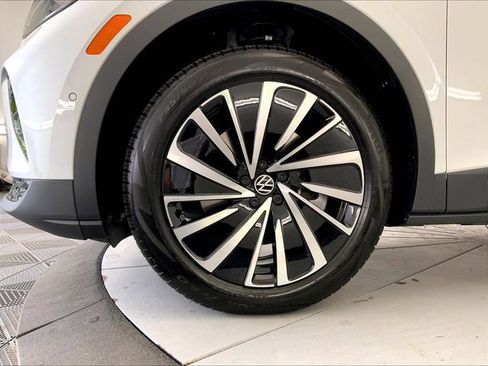 New 2026 Volkswagen ID.4 Pro AWD/4WD image 12