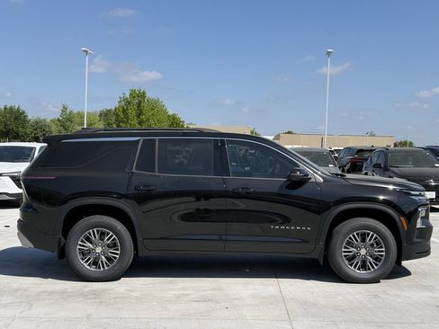 New 2026 Chevrolet Traverse LT w/ Driver Confidence Package FWD image 3