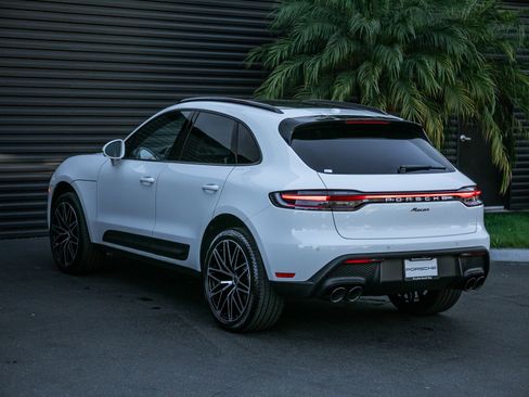 Certified 2026 Porsche Macan image 3