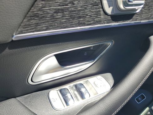 Certified 2026 Mercedes-Benz GLS 450 4MATIC image 37
