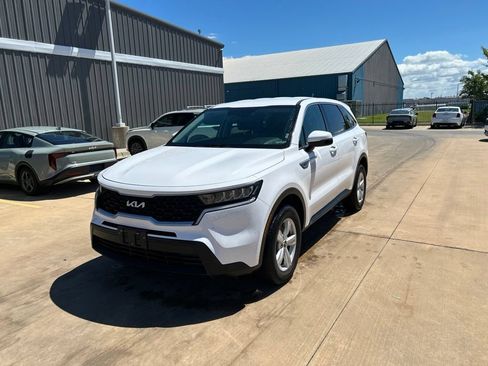 Used 2022 Kia Sorento LX AWD/4WD image 1