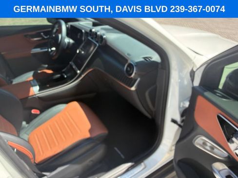 Used 2024 Mercedes-Benz GLC 300 4MATIC image 24