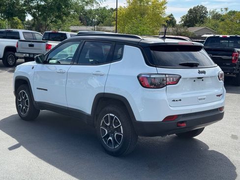Used 2024 Jeep Compass Trailhawk w/ Trailhawk Convenience Group AWD/4WD image 5