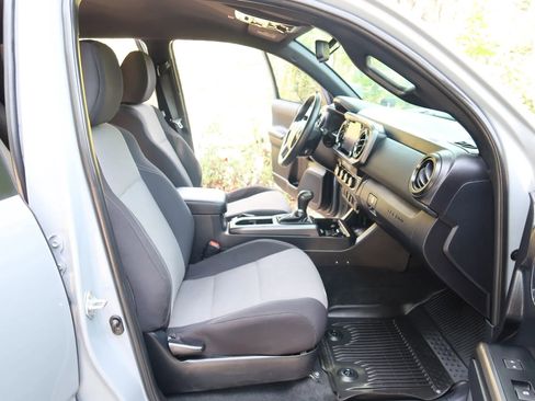 Used 2021 Toyota Tacoma TRD Off-Road w/ Technology Package AWD/4WD image 40