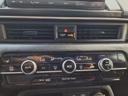 Used 2025 Honda Pilot Sport image 7