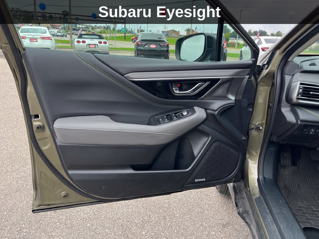Used 2025 Subaru Outback Onyx Edition AWD/4WD image 13