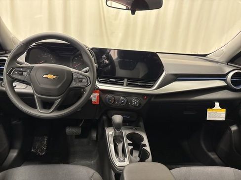 New 2026 Chevrolet Trax LS w/ LS Convenience Package FWD image 16