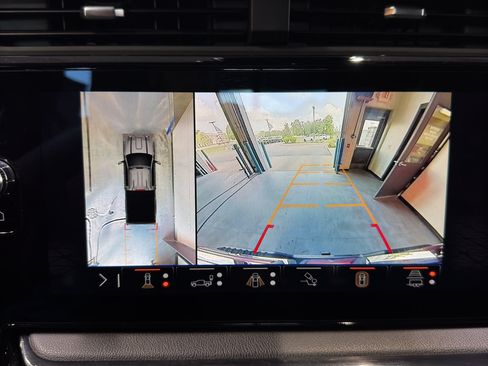Used 2024 GMC Sierra 2500 AT4 w/ AT4 Premium Plus Package AWD/4WD image 31