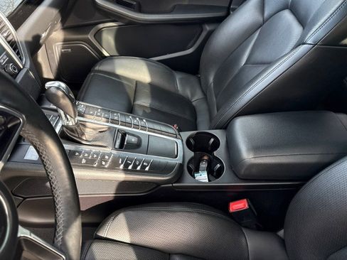 Used 2017 Porsche Macan S image 4